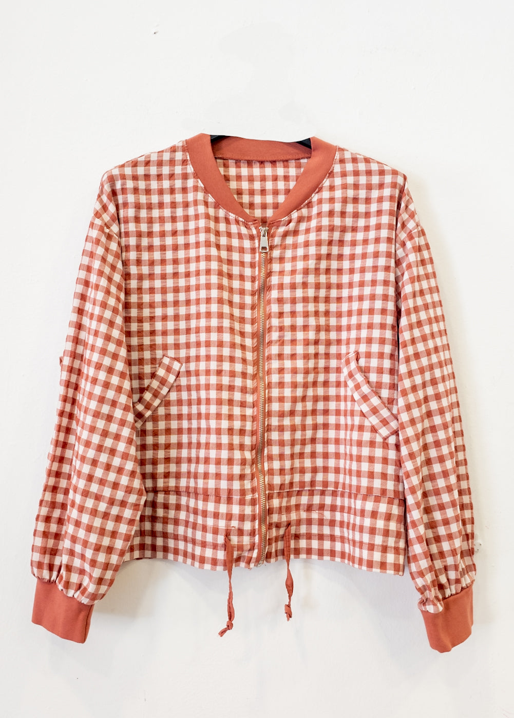 Conjunto Bomber y Falda Vichy Coral