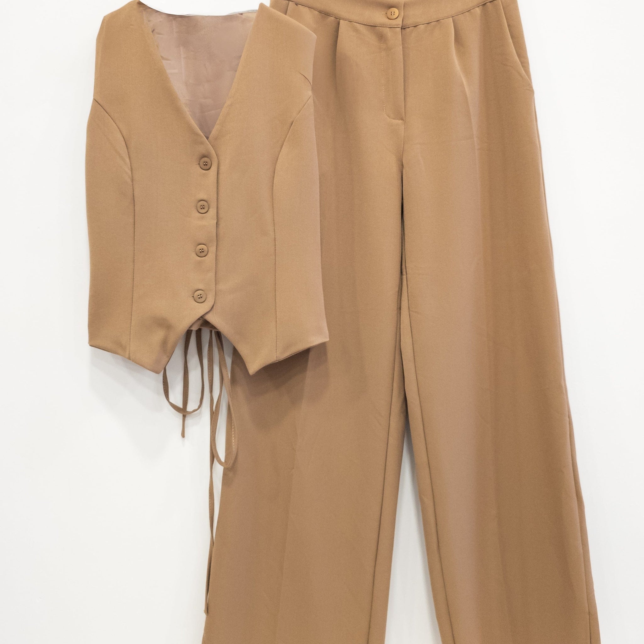 ENERO Única Conjunto chaleco y pantalón camel Yale