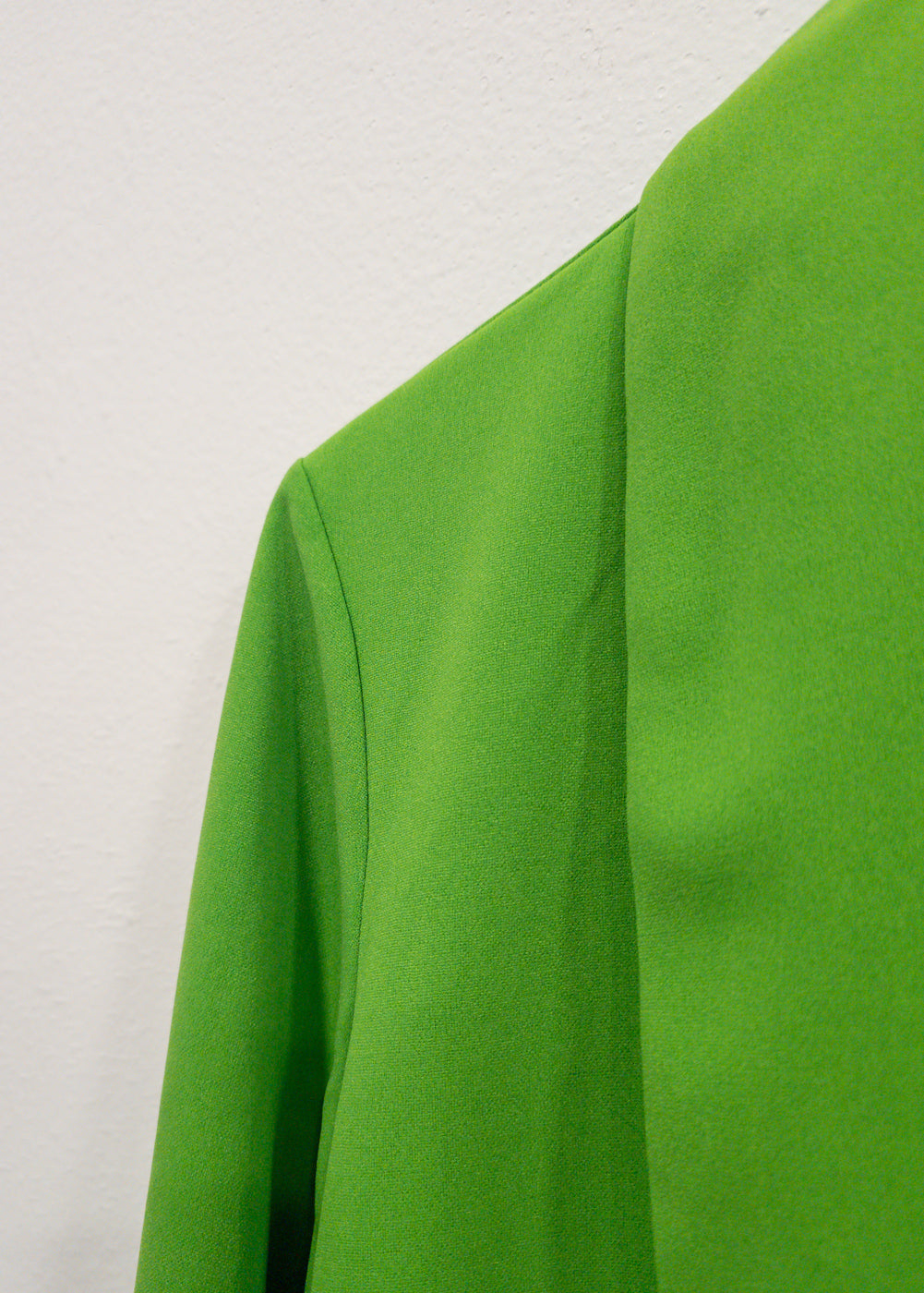 Blazer fluida verde Césped