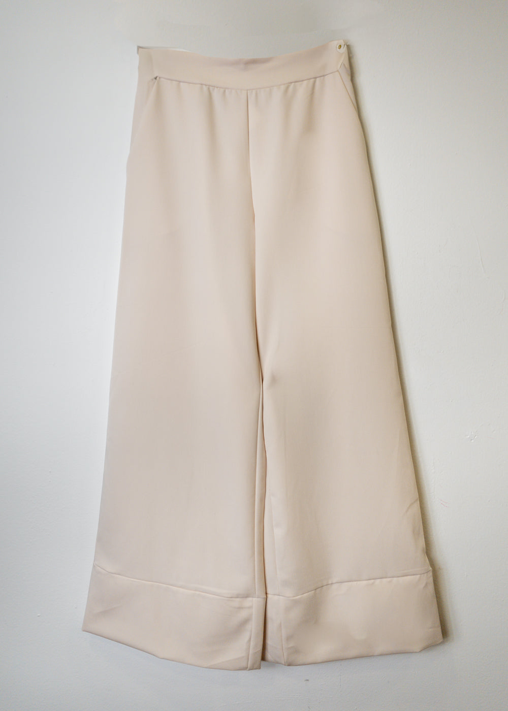 Pantalón pata ancha beige Saturno